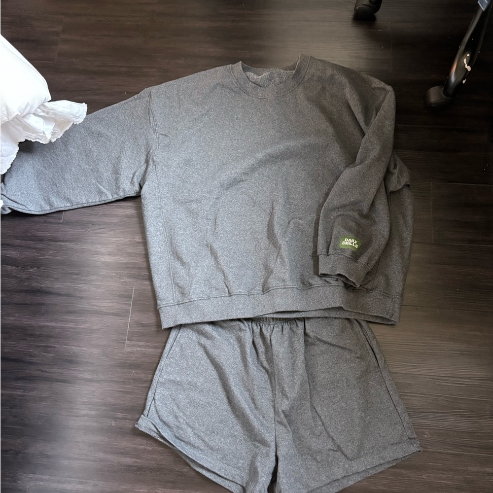 DAILY DRILLS Dark Grey Fleece Sweat Set